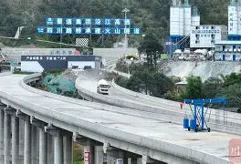 都灵主场大胜卡利亚里，继续稳占中游位置的简单介绍